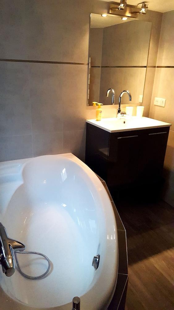 Les Appartements D'Alicia 오베르네 외부 사진